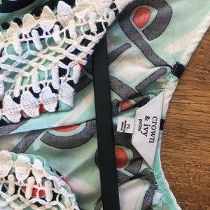 Crown and Ivy Petite Large sleeveless shirt .